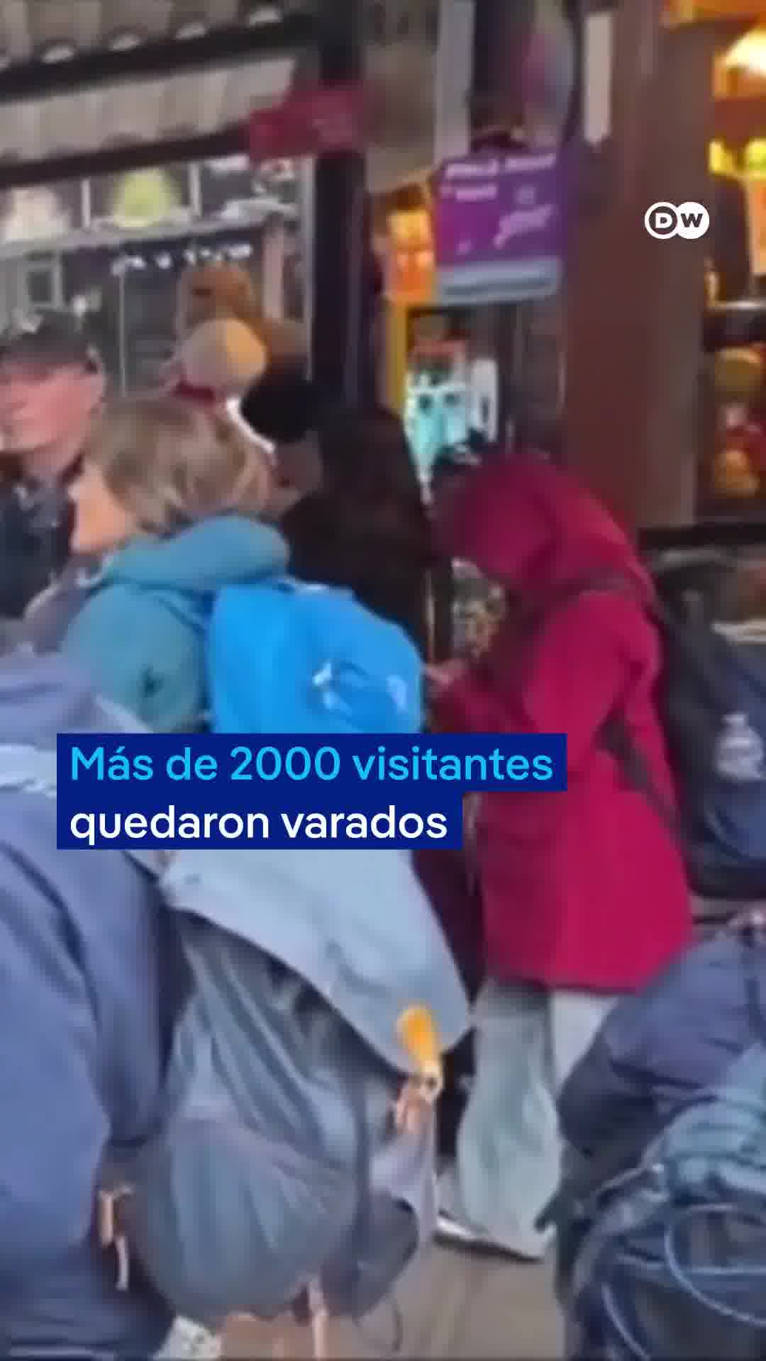 Peru: Protests block access to Machu Picchu, leaving thousands of tourists stranded. At least 1,400 tourists were evacuated by train to Cusco after police managed to unblock the tracks. The protesters are protesting against the company that manages bus transportation to Machu Picchu, which has continued to operate despite the concession expiring two weeks ago.